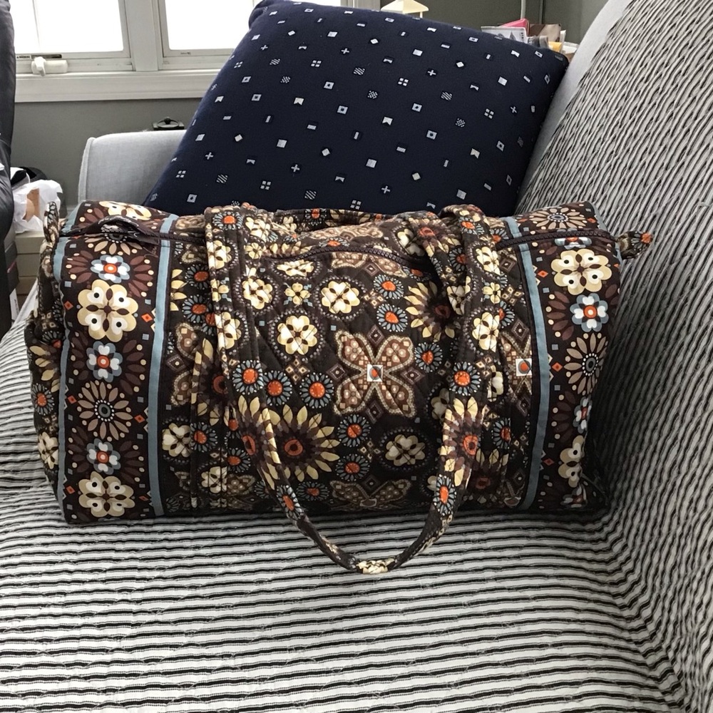 Vera Bradley - never used** - Small Duffle in Canyon retired pattern! - Picture 3 of 7
